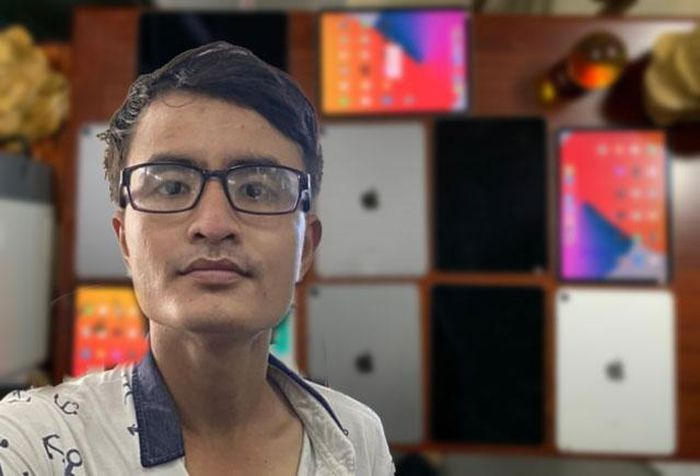  Tạm giữ hình sự đối tượng chiếm đoạt 12 Apple Ipad: Khi được nhờ nhận hộ thùng hàng gồm 48 chiếc máy tính bảng hiệu Apple Ipad, Phùng Thế Minh (27 tuổi, ở Ninh Bình) đã "tiện tay" lấy 12 chiếc để đi cầm cố lấy tiền tiêu xài. Ngày 5/10, Công an tỉnh Bà Rịa – Vũng Tàu cho biết, đang tạm giữ Minh để điều tra. 