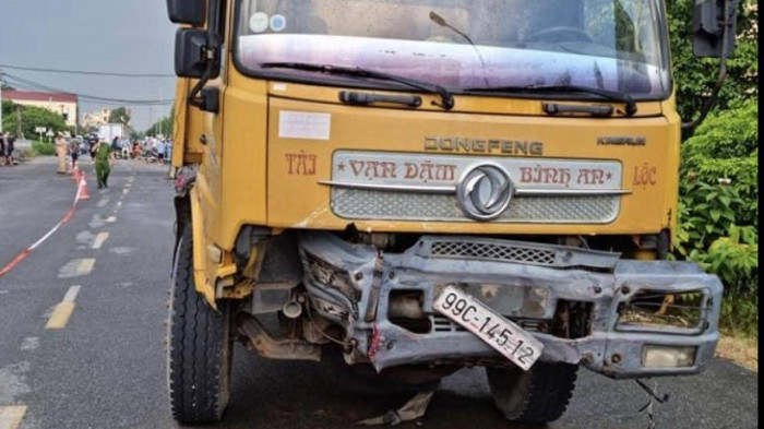 Xe ô tô tải tự đổ có biển số đăng ký 99C-145.12, nhãn hiệu: DONGFENG, sản xuất năm 2014 tại Trung Quốc, được phép chở khối lượng 6,2 tấn. Chủ xe theo giấy đăng ký xe là Công ty TNHH Phát triển Triệu Thành, địa chỉ tại thôn Đạm Trai, xã Minh Tân, huyện Lương Tài, tỉnh Bắc Ninh. Xe được kiểm định lần gần nhất ngày 12/11/2020 tại Trung tâm đăng kiểm xe cơ giới 3401D – tỉnh Hải Dương, có hạn kiểm định đến hết ngày 11/11/2021.