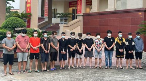 Đỗ Đức Anh (SN 1998, ở Quảng Ninh) – đối tượng duy nhất bị khởi tố tội danh đưa hoặc sử dụng trái phép thông tin mạng máy tính, mạng viễn thông, là người cung cấp sim 0 đồng để nhóm đối tượng nạp tiền, bán cho người chơi. Khi có sim, Nguyễn Xuân Trường (SN 1995, ở Nam Định), theo chỉ đạo của Nguyễn Minh Thành đã lên mạng tìm mua 1 phần mềm (tool) có chức năng tự động hóa việc nạp tiền từ nguồn mã thẻ do Thành cung cấp vào các sim 0 đồng. 