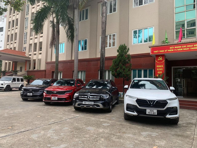 Trước thông tin đơn vị đang hoàn tất hồ sơ để tịch thu, bán đấu giá lô xe ô tô hạng sang đại tá Long khẳng định: "Việc tịch thu, bán đấu giá phải phụ thuộc vào kết luận điều tra, nếu chứng minh được nguồn tiền mua xe sang từ tiền phạm tội mà có và quá trình còn dài. Hiện chưa có việc lập hồ sơ để bán đấu giá....". 