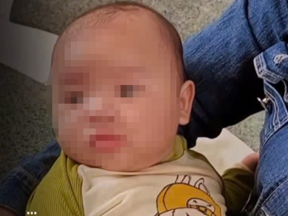 Cap doi tre bo roi be trai 4 thang tuoi o phong tro