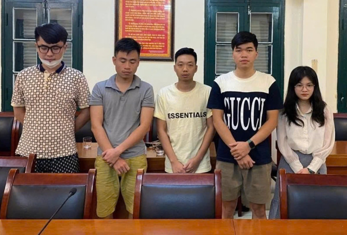 Truy tố 16 đối tượng giả mạo bác sĩ lừa đảo hơn 2.500 người Truy to 16 doi tuong gia mao bac si lua dao hon 2.500 nguoi