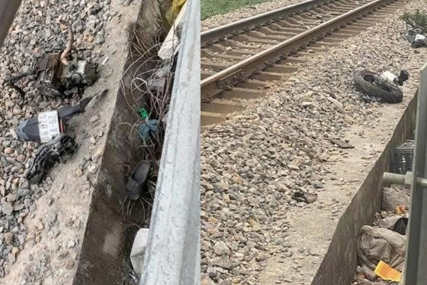 Mải nghe điện thoại, một phụ nữ va chạm tàu hỏa tử vong Mai nghe dien thoai, mot phu nu va cham tau hoa tu vong