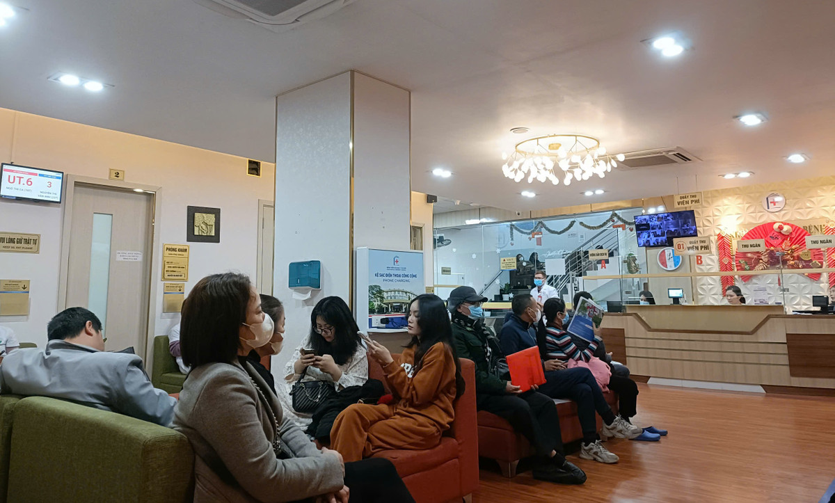 Khoa khám chữa bệnh theo yêu cầu, Bệnh viện Đại học Y Hà Nội cũng là mô hình khám chữa bệnh đạt tiêu chuẩn quốc tế. Đây là đơn vị y tế nhà nước có khả năng cung cấp dịch vụ tiên tiến kiểu mẫu, góp phần nâng cao chất lượng khám chữa bệnh của y tế Việt Nam.