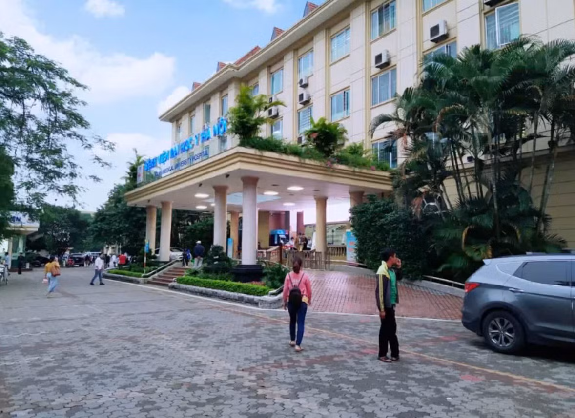 Bệnh viện Đại học Y Hà Nội có 3 khu vực khám và mức phí thăm khám dịch vụ chuyên khoa ở mỗi nơi sẽ khác nhau.