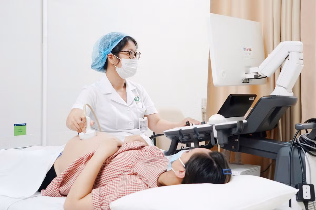 Tại Bệnh viện Phụ sản Hà Nội, khoa Khám Chuyên gia cung cấp cho người bệnh các trải nghiệm dịch vụ cao cấp về phương thức đặt khám online, hẹn khám theo khung giờ tự chọn; Phòng chờ tư vấn tiện nghi, công nghệ cao; Được bảo vệ sức khỏe sinh sản bằng sự chăm sóc toàn diện, chuyên sâu, chuyên nghiệp theo tiêu chuẩn quốc tế. (Ảnh BVCC)