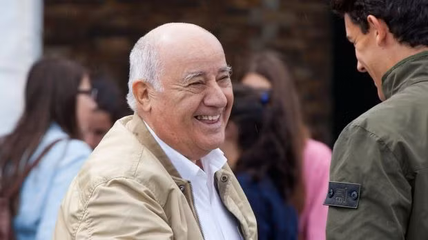 Amancio Ortega gần như không có thời gian nghỉ ngơi cũng như dành cho gia đình vì ông quá đam mê công việc.