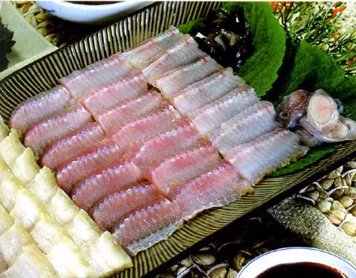 Sau thời gian lên men này, cá sẽ có mùi của nước tiểu lâu ngày. Thịt cá sau đó được thái lát và ăn trực tiếp mà không qua bất kỳ khâu chế biến nào.