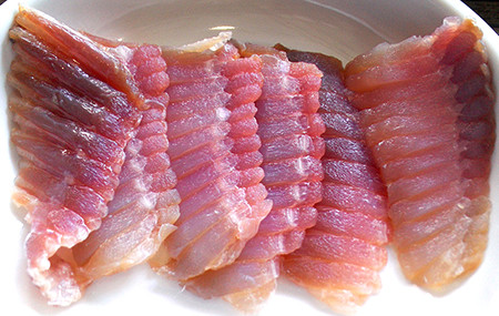 Những thớ thịt cá đỏ au, nặng mùi của hongeo là niềm yêu thích của nhiều người Hàn Quốc.