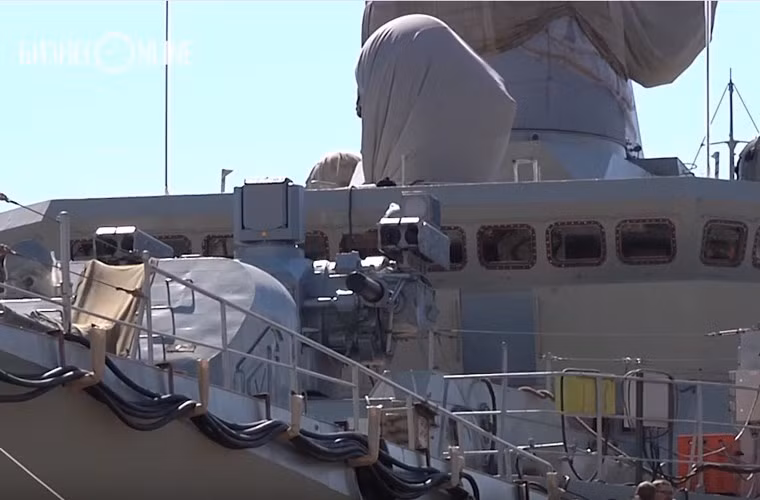 Bên cạnh đó, các tàu này vẫn sẽ được trang bị các bệ pháo phòng không bắn nhanh AK-630 6 nòng cỡ 30mm có tốc độ bắn đến 4.500-5.000 phát/phút. Nguồn ảnh: Sina