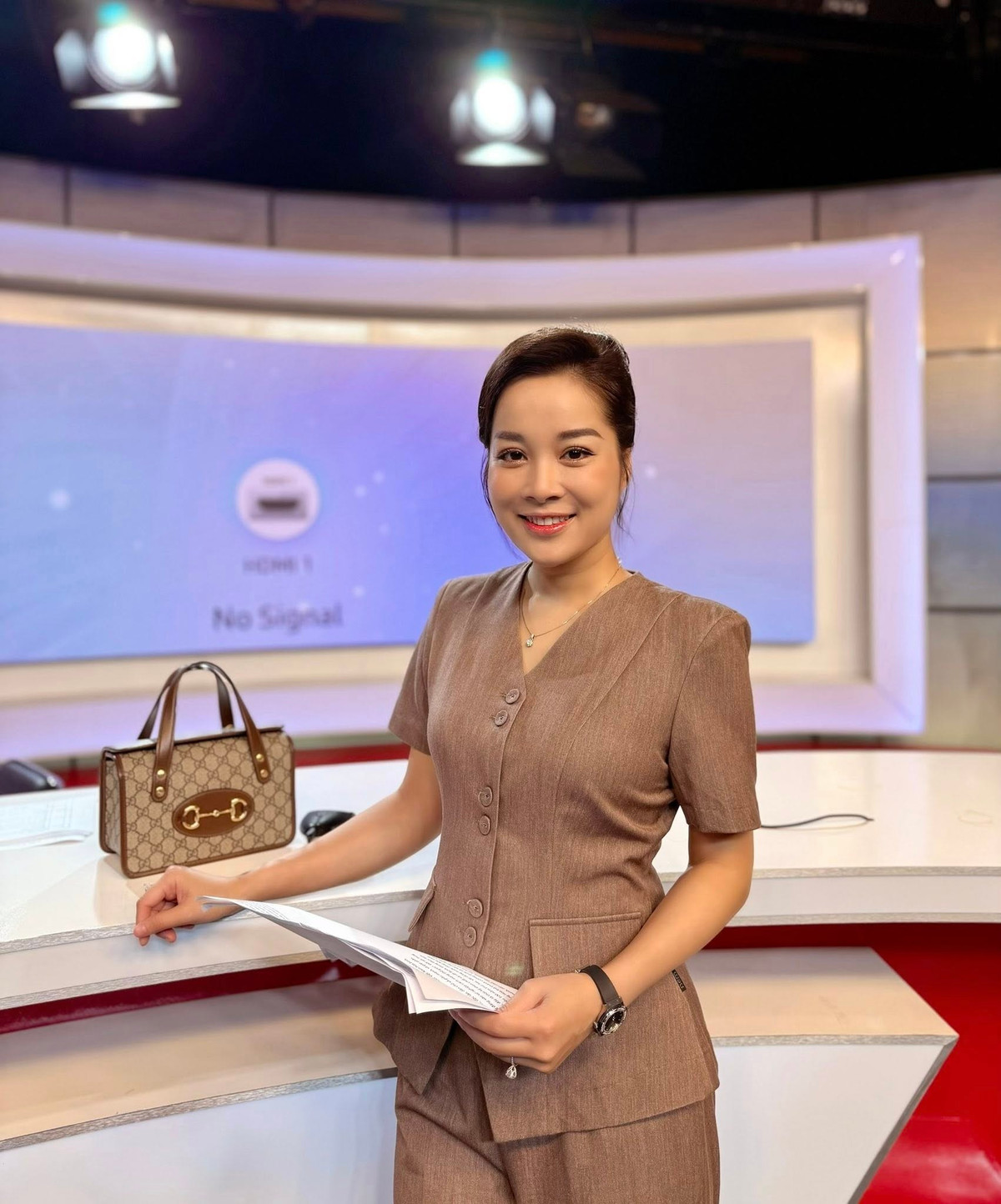 Sau thành công đầu tiên trên màn ảnh ở tuổi 22, Minh Hương tiếp tục góp mặt trong bộ phim từng gây sốt năm 2016 - Zippo, Mù tạt và em có sự tham gia của Mạnh Trường, Việt Anh, Hồng Đăng, Lã Thanh Huyền.