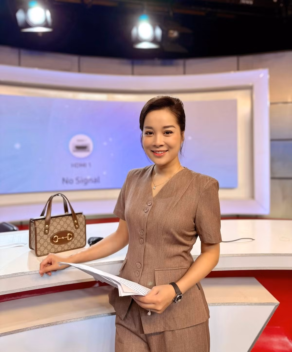 Sau thành công đầu tiên trên màn ảnh ở tuổi 22, Minh Hương tiếp tục góp mặt trong bộ phim từng gây sốt năm 2016 - Zippo, Mù tạt và em có sự tham gia của Mạnh Trường, Việt Anh, Hồng Đăng, Lã Thanh Huyền.