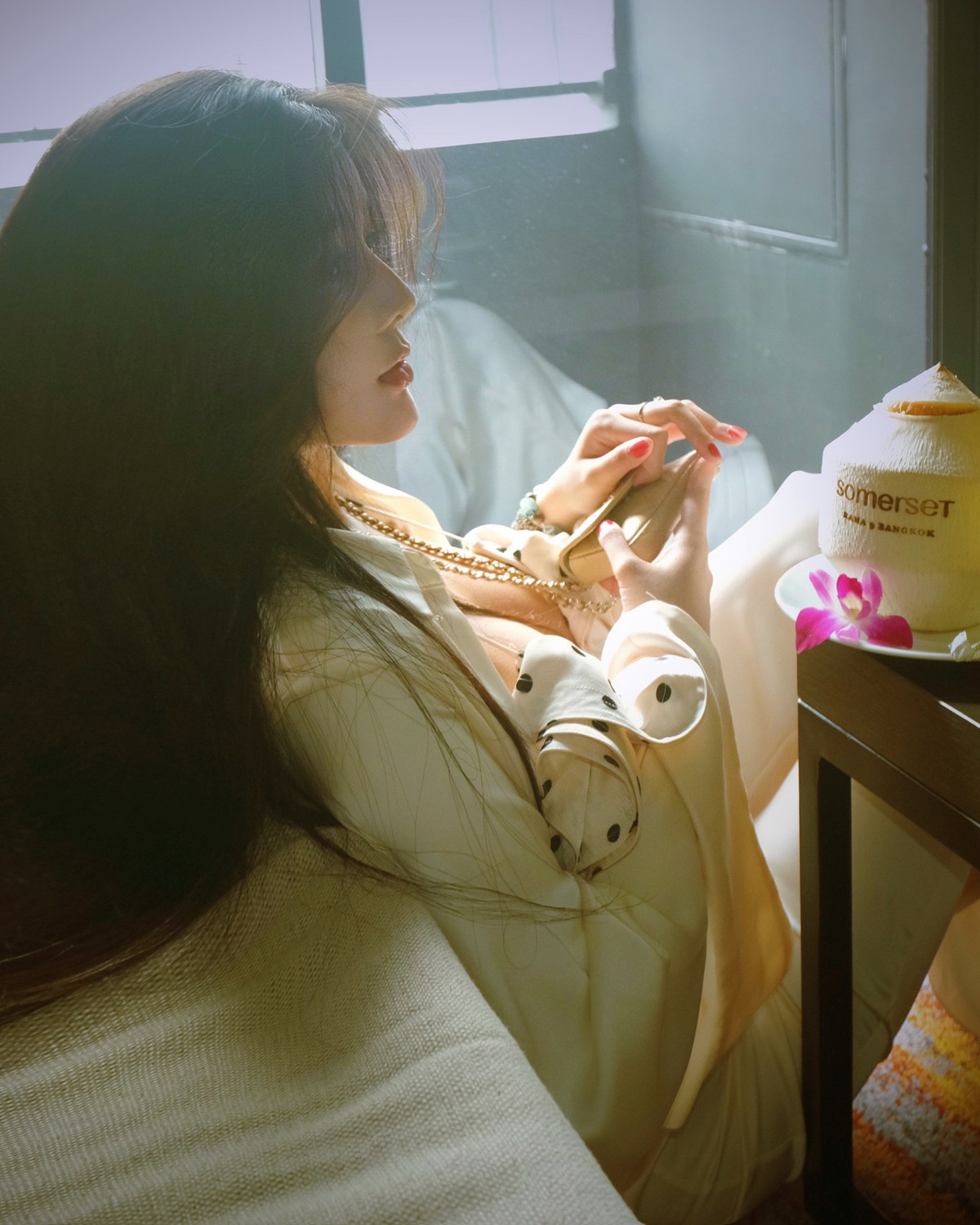 Võ Ngọc Trân là một trong những hot girl đình đám của Sài Gòn, nổi lên từ những năm 2017–2018 nhờ vẻ đẹp ngọt ngào, làn da trắng không tì vết và vóc dáng quyến rũ.