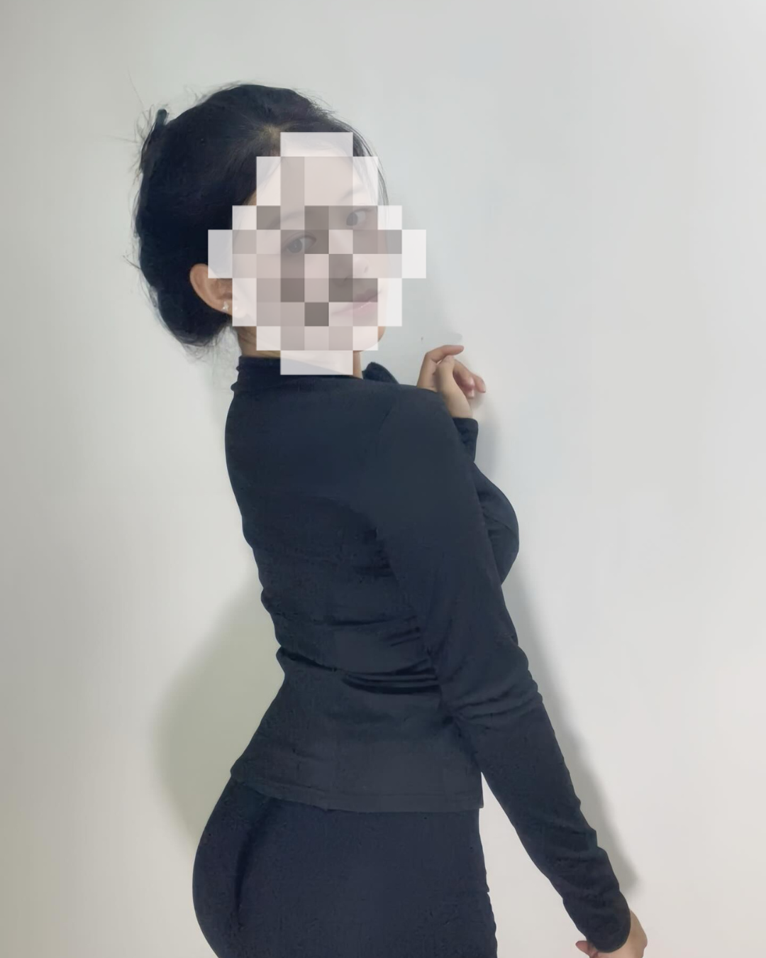 Trên trang cá nhân, cô nàng cũng chia sẻ rằng mình có thể tự lập tài chính ở thời điểm hiện tại nhờ kinh doanh.