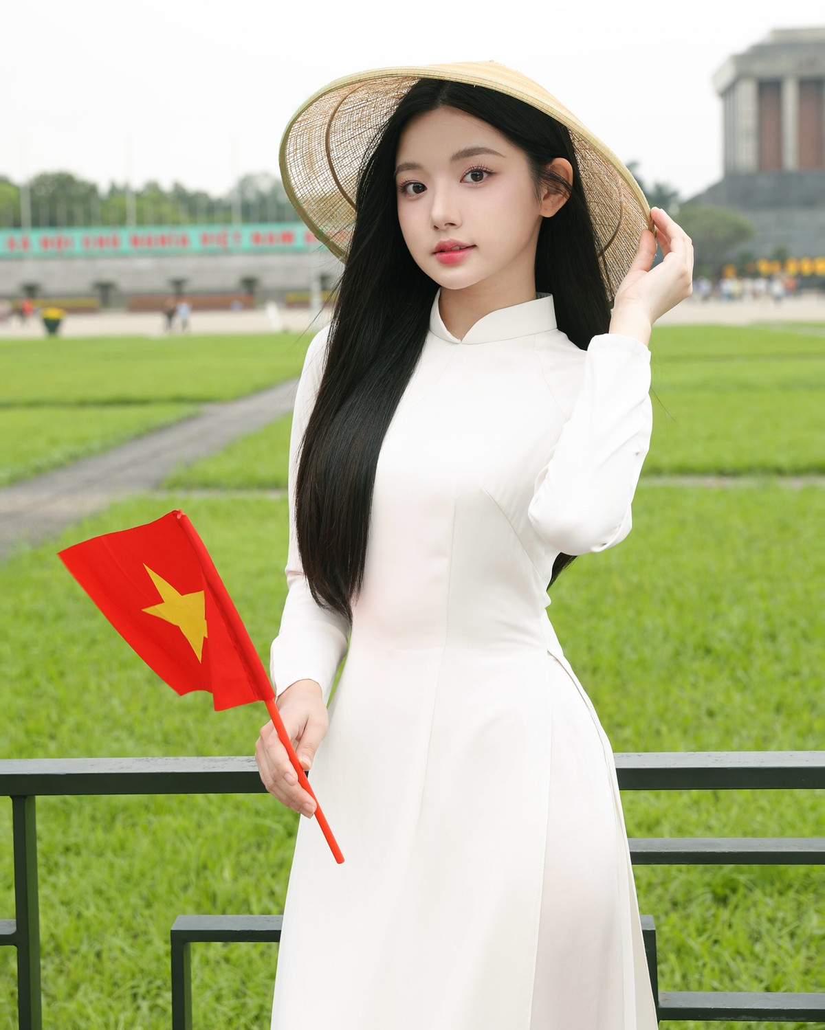 Nhân dịp lễ 30/4 – 1/5, nàng “tiên nữ mukbang” đình đám trên mạng xã hội Quỳnh Trương bất ngờ khiến cộng đồng fan không khỏi ngẩn ngơ khi tung bộ ảnh mới đầy dịu dàng và truyền thống.