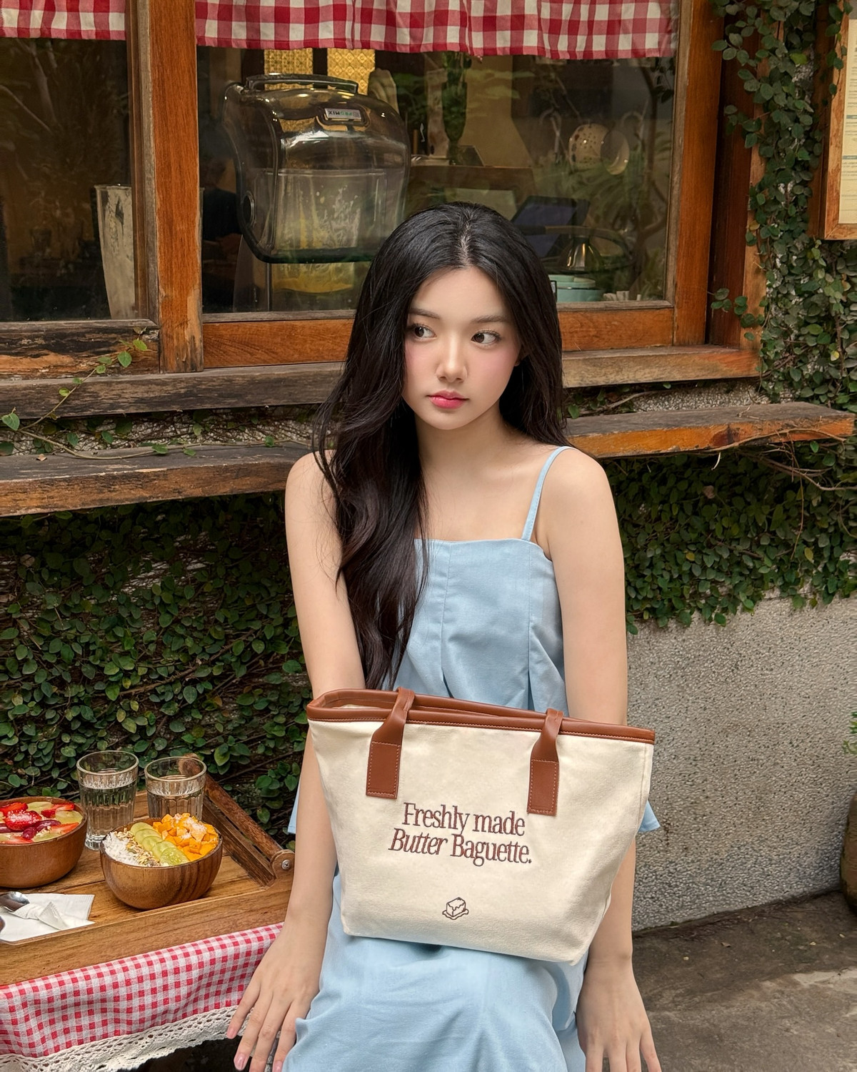 Không chỉ gây chú ý với gương mặt xinh đẹp, ngoại hình nổi bật, Quỳnh Trương còn khiến cộng đồng mạng bất ngờ khi sở hữu loạt thành tích học tập ấn tượng.