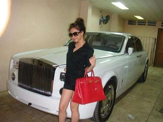 Dù không tham gia showbiz một cách chính thống, nhưng mọi hoạt động, hình ảnh của cô nàng đều thu hút sự chú ý đặc biệt từ cộng đồng mạng.