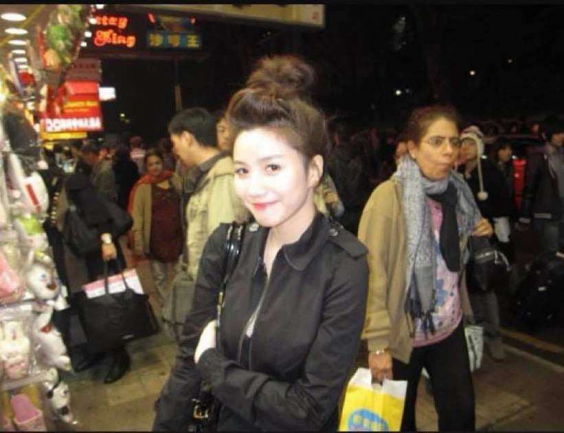 Vào thời điểm ấy, đồ hiệu hay siêu xe vẫn còn là những khái niệm mới mẻ và xa xỉ với đại đa số công chúng thậm chí là với nhiều người đẹp trong showbiz thì Meo Meo đã khiến công chúng choáng váng bởi sự sành điệu và chịu chơi của nàng mà ít có bóng hồng nào có thể vượt qua.