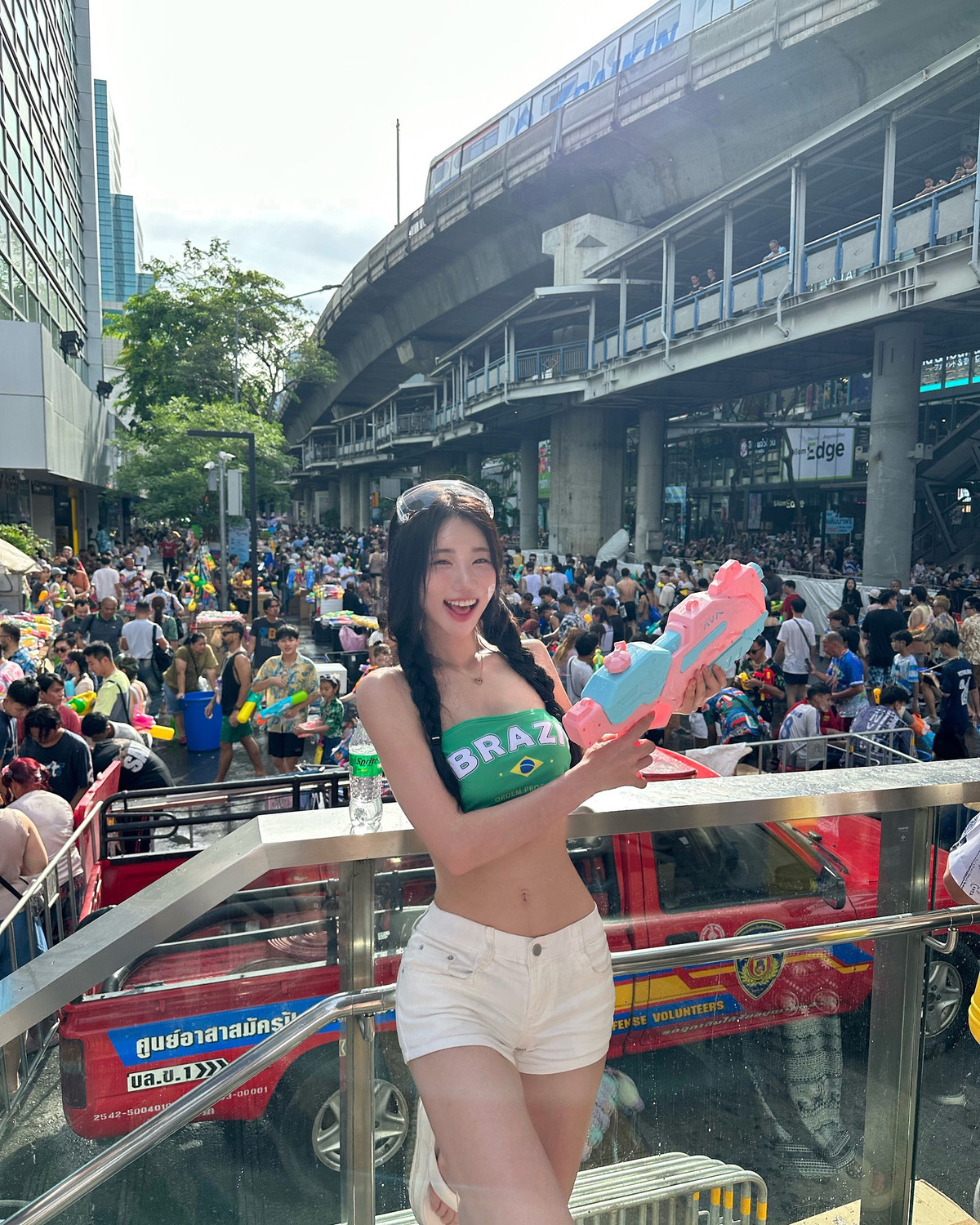 Hằng năm, cứ vào giữa tháng 4, Lễ hội Songkran – Tết cổ truyền của người Thái lại trở thành tâm điểm thu hút sự quan tâm của đông đảo du khách trong và ngoài nước. Songkran được ví như một “trận chiến nước” sôi động bậc nhất châu Á.