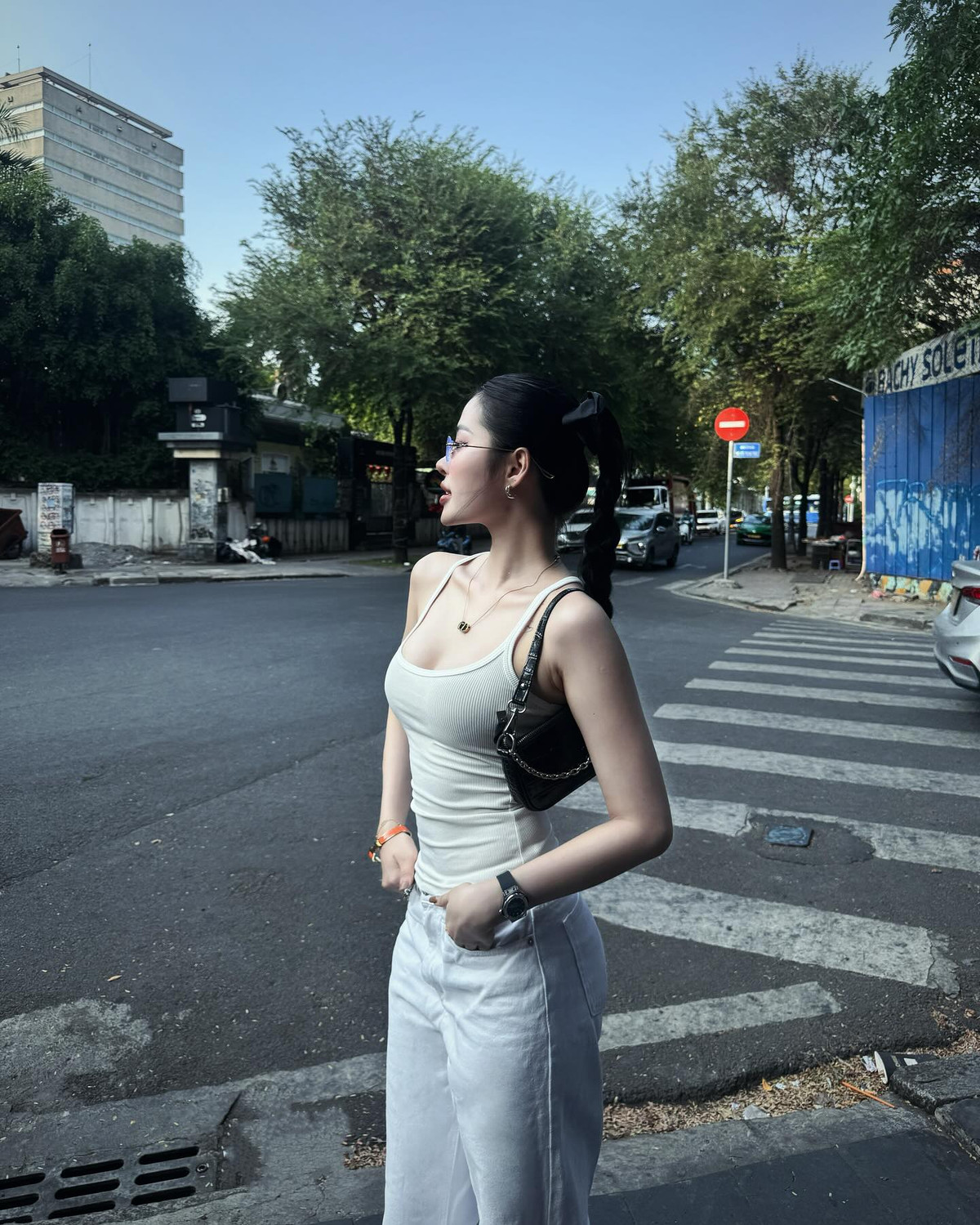 Với vóc dáng chuẩn hoa hậu của mình, Hồng Vy trở thành gương mặt được nhiều nhãn hàng săn đón.