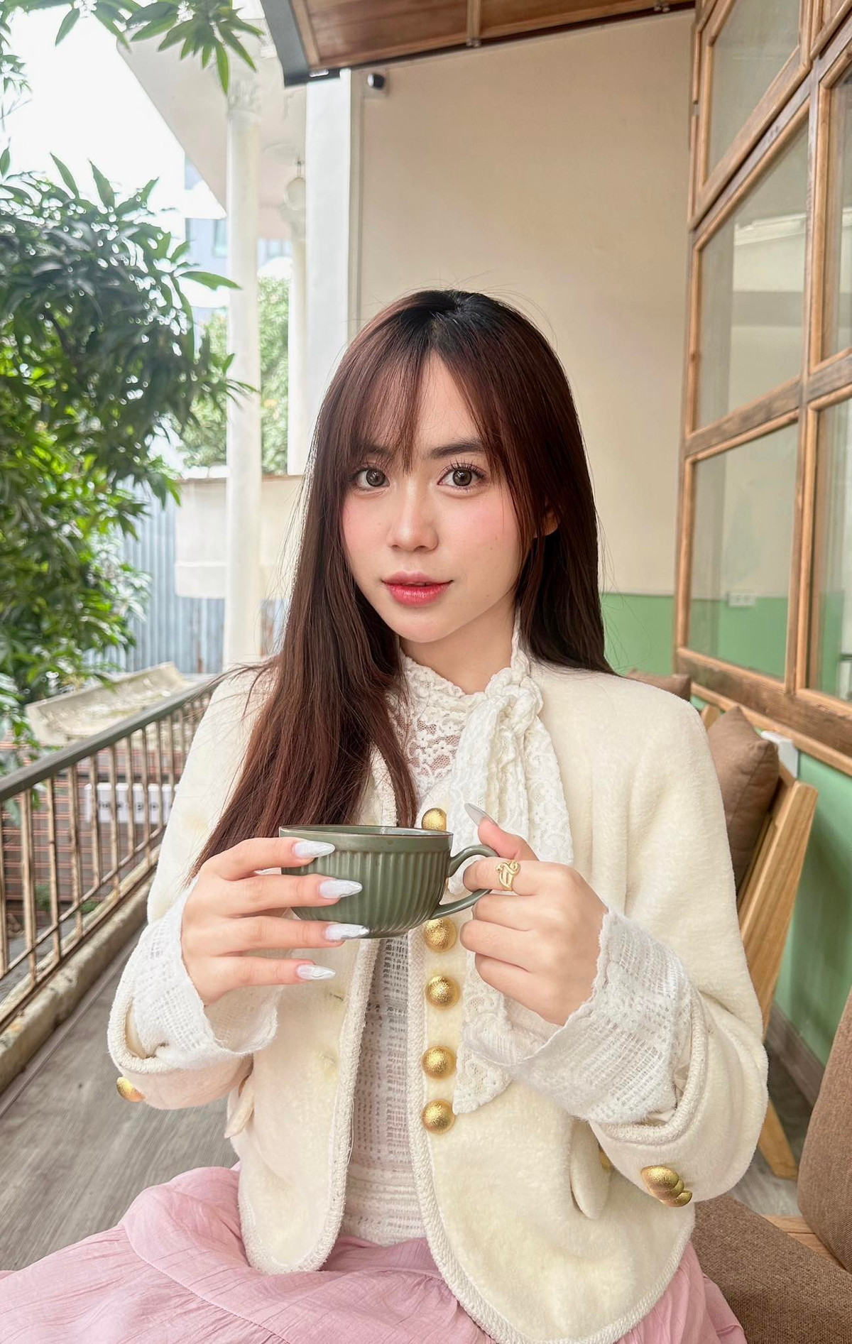 Đến xem tổng duyệt, nhiều người hâm mộ nhận ra Maysaa vì cô thường chia sẻ hình ảnh về văn hóa, ẩm thực, cuộc sống ở Việt Nam và có kênh TikTok với hơn 1,2 triệu người theo dõi.