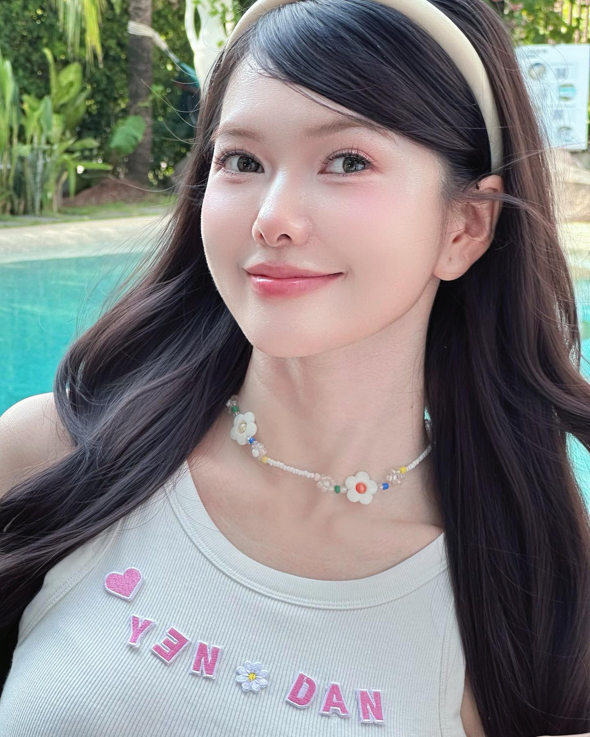 Đỗ Yên Đan hiện là một trong những cái tên được nhiều bạn trẻ chú ý trên mạng xã hội. Không chỉ sở hữu nhan sắc nổi bật, cô nàng còn thu hút nhờ thần thái trong trẻo, tự nhiên – điều mà không phải ai cũng có thể làm được.