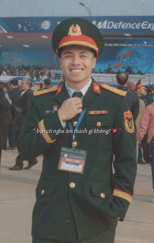 Anh chàng từng theo học học viện Kỹ thuật quân sự, và sĩ quan thông tin tại Brazil.