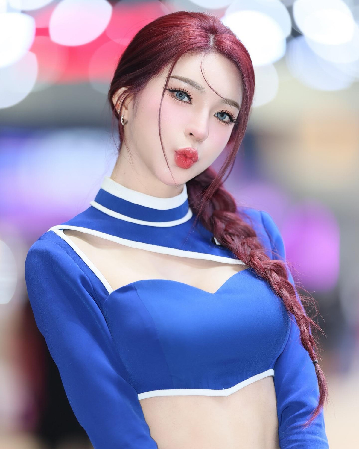 Janet Kanokwan Saesim vốn là gương mặt quen thuộc trong giới người mẫu sự kiện tại Thái Lan. Cô sở hữu lượng fan đông đảo nhờ vẻ ngoài gợi cảm, phong cách thời trang bắt mắt và sự chuyên nghiệp mỗi lần xuất hiện. .