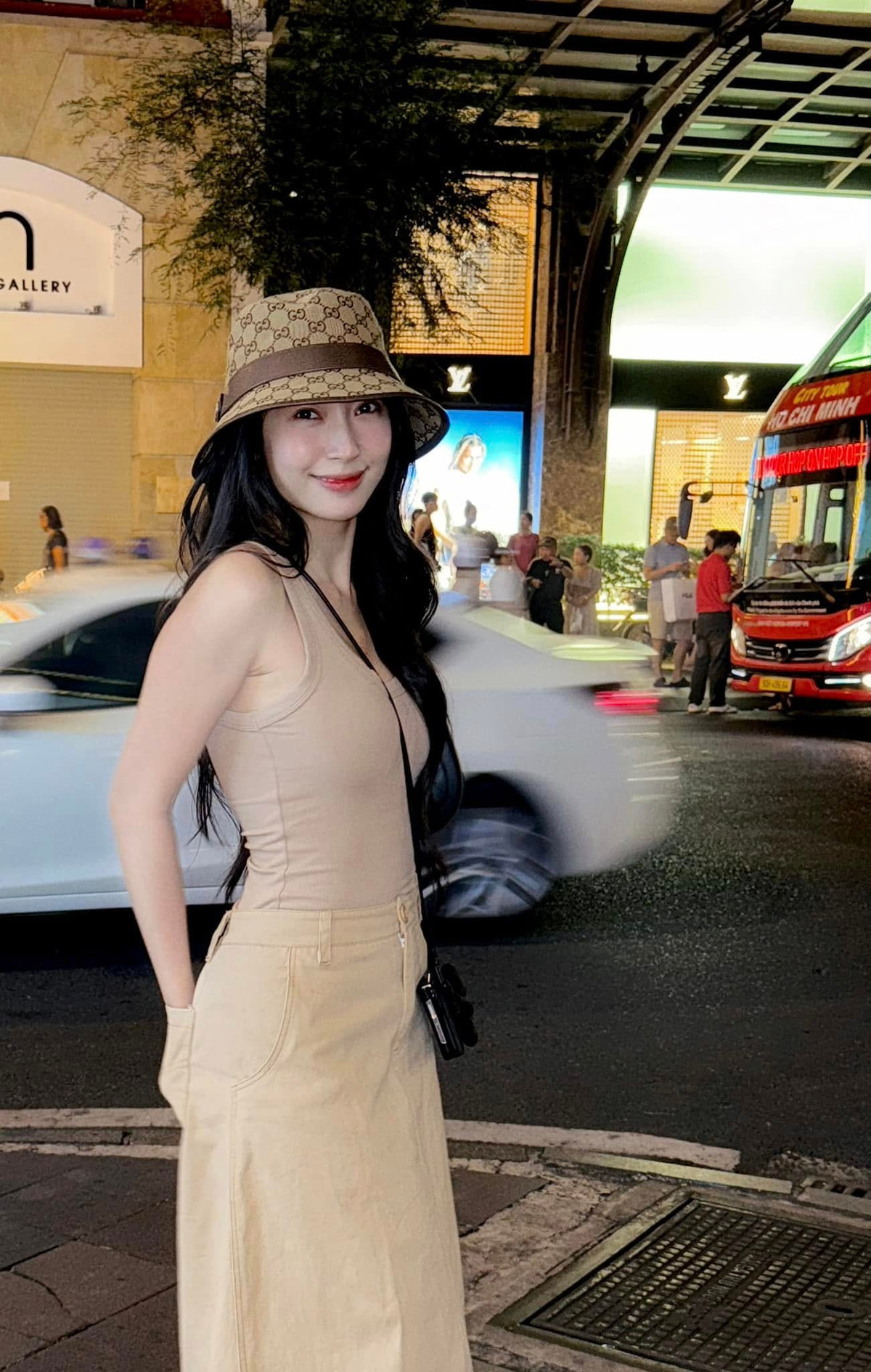 Khổng Tú Quỳnh là nữ ca sĩ gắn bó với khán giả thế hệ 8x, 9x qua các ca khúc Tiệm bánh dâu tây (Thảo Châu, Gia Đoàn sáng tác), Lạnh (Tonny Việt), Xe buýt hai tầng (Thảo Châu), Không giới hạn (Nguyễn Hoàng Duy).