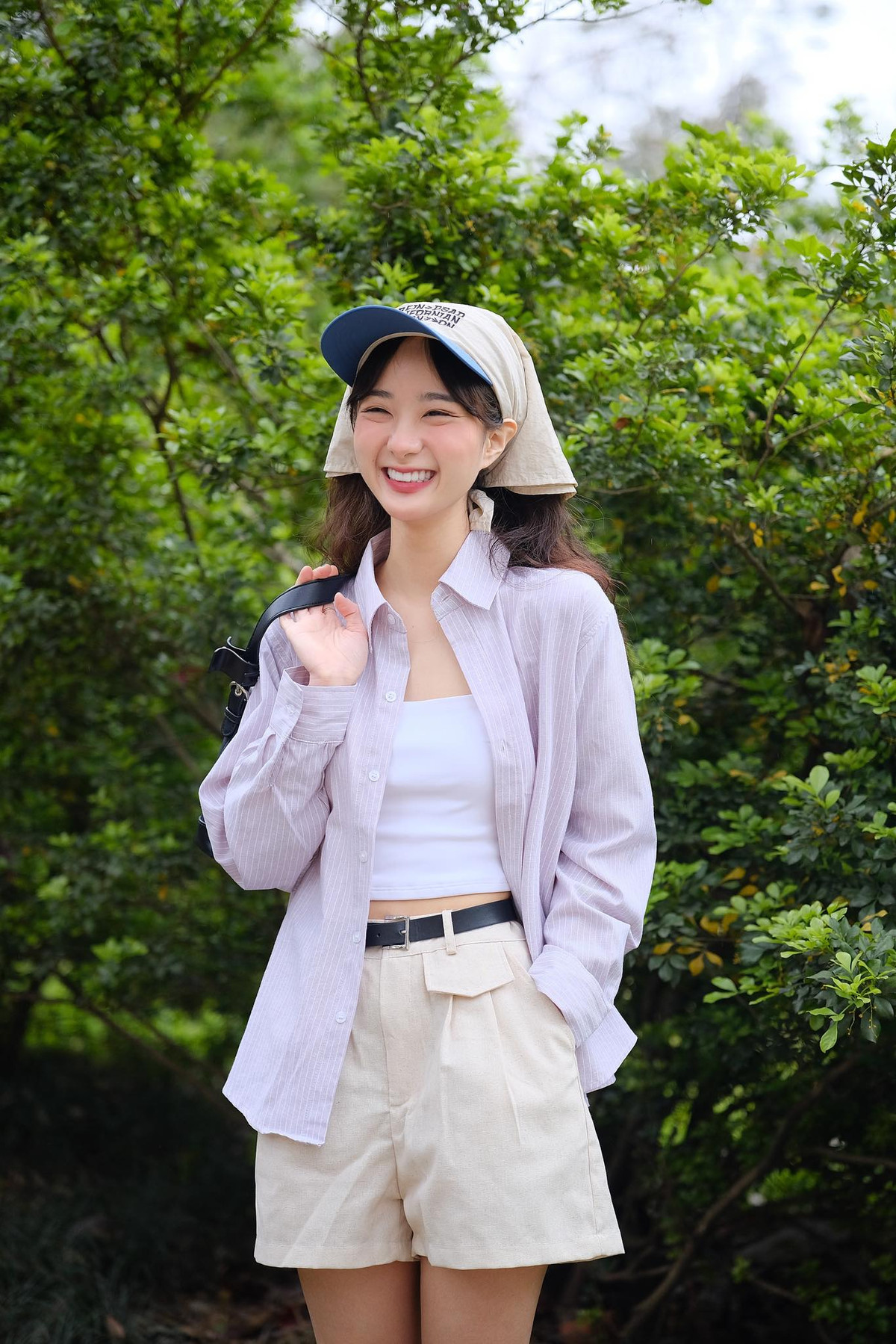 Nhờ vẻ ngoài dễ dương, xinh xắn, Hiền Anh hiện còn được nhiều shop thời trang mời làm mẫu ảnh.