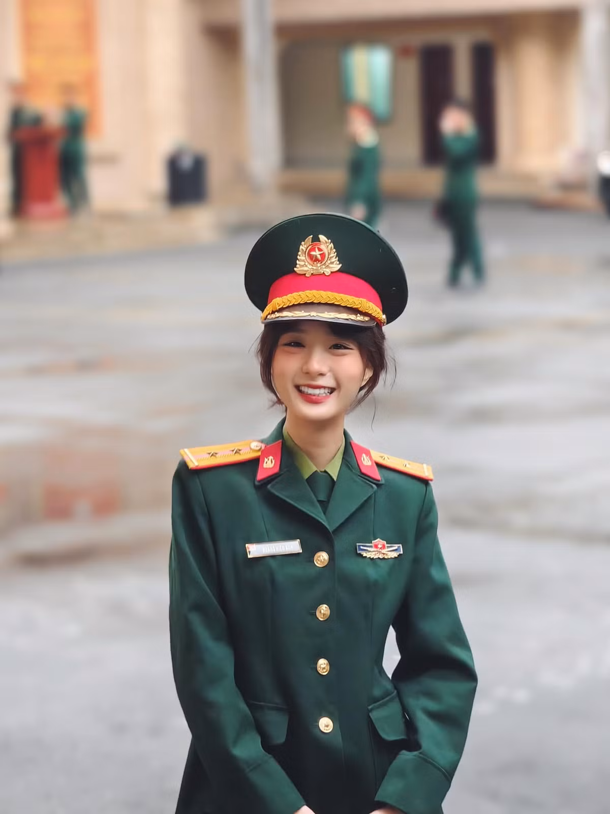 Cô nàng từng theo học trường Đại học Văn hóa Nghệ thuật Quân đội.