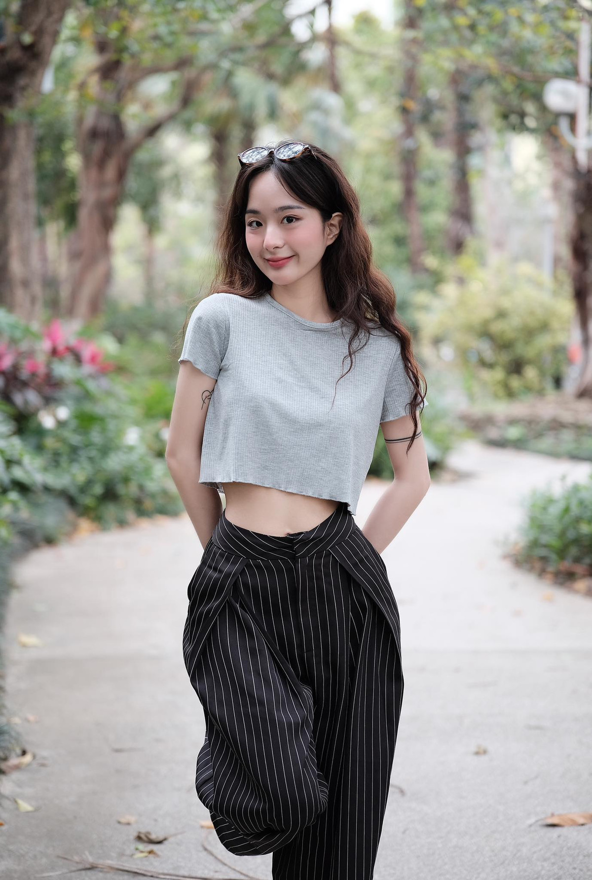 Hiền Anh sở hữu thân hình mảnh mai.