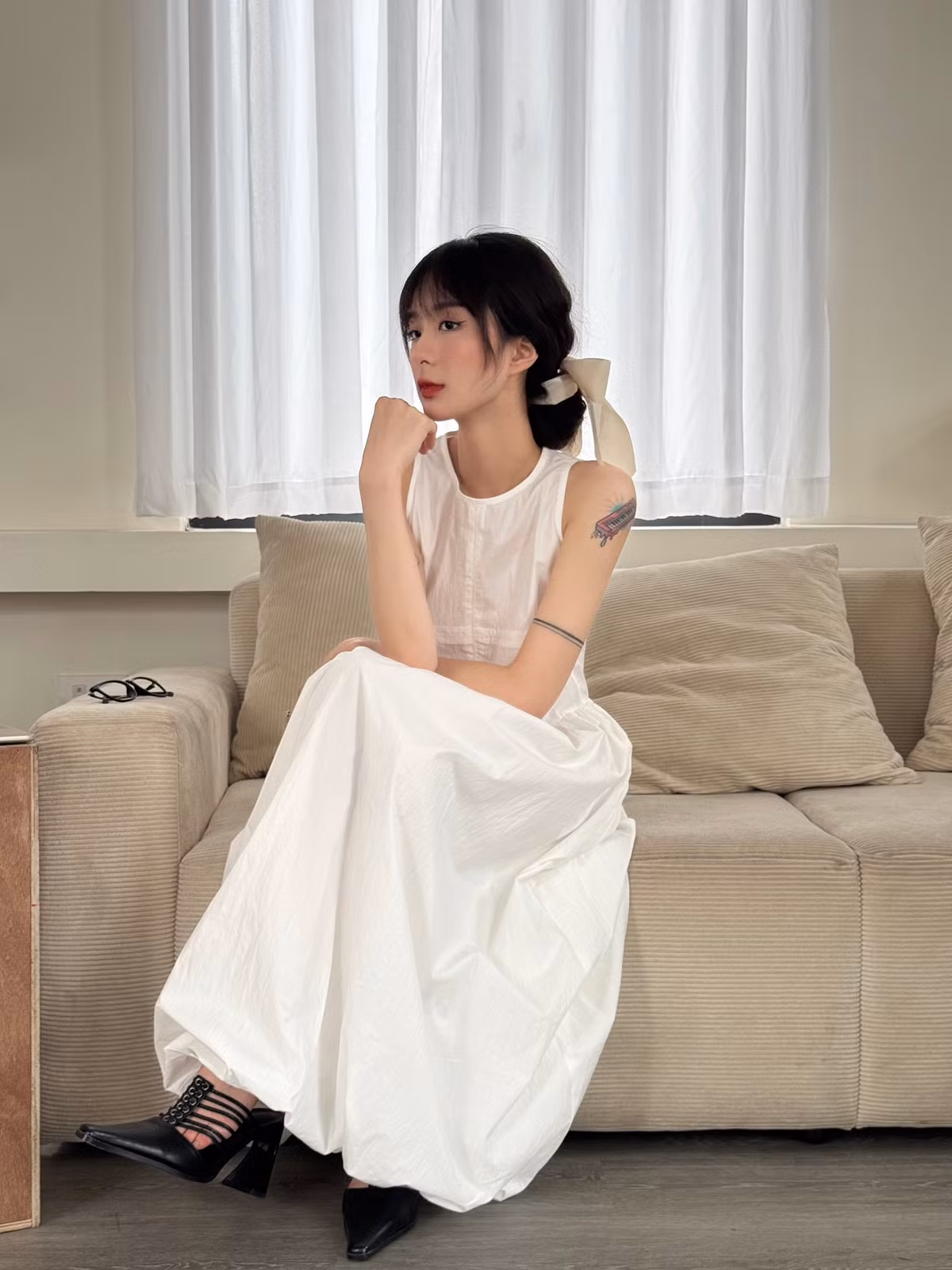 Cô nàng hiện đảm nhận vị trí keyboard và hát bè trong ban nhạc Background của nhạc sĩ Dương Cầm.