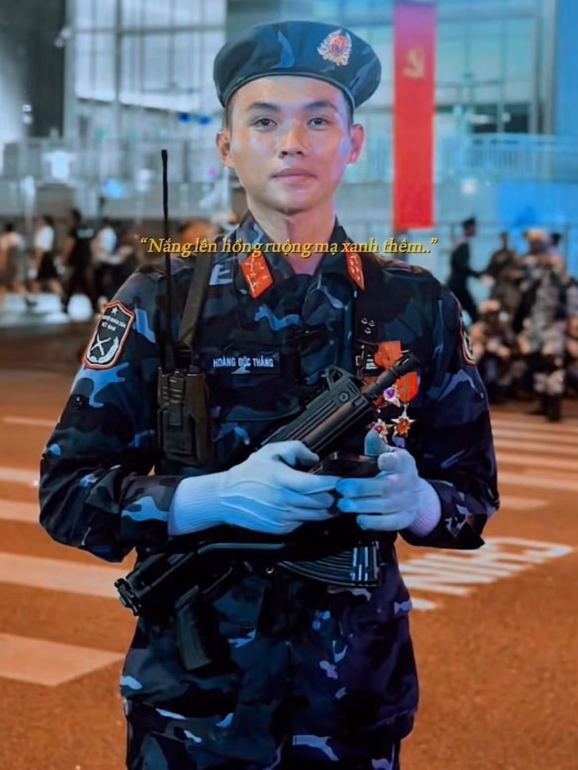 Từ các clip cận cảnh từng bước chân đồng đều đến những khoảnh khắc tình cờ, tất cả đều góp phần tạo nên một hình ảnh trẻ trung, gần gũi nhưng vẫn đầy khí chất của lực lượng vũ trang hiện đại.