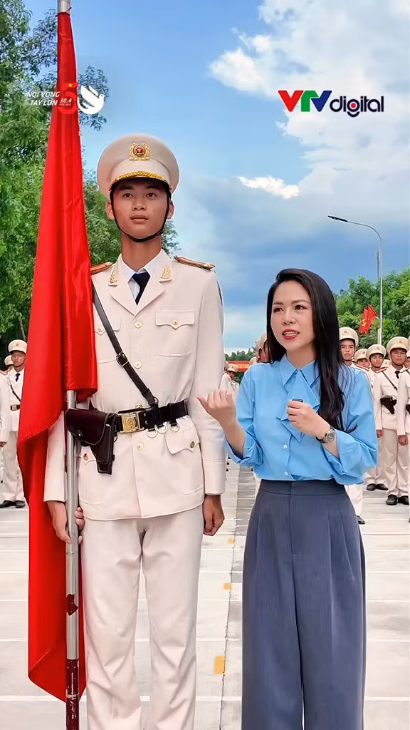 Trong một đoạn phỏng vấn ngắn với BTV Thư Hiền trên kênh TikTok VTV24, chiến sĩ Lê Ngọc Gia Bảo – thành viên đội diễu binh Khối nam Sĩ quan Công an TP.HCM – đã thu hút sự chú ý với ngoại hình nổi bật và chiều cao 1m93. Khi được hỏi về tiêu chí chọn bạn gái, anh chàng chia sẻ: "Nếu mà em thì em cũng chỉ cần bạn gái cỡ 1m6 thôi ạ" .