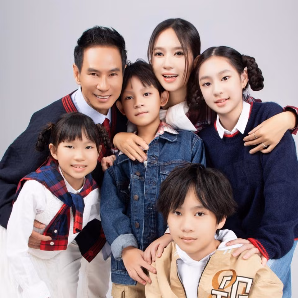 So với hình ảnh bụ bẫm khi còn nhỏ, Cherry hiện tại đã có sự thay đổi rõ rệt, trổ nét thiếu nữ và sở hữu vóc dáng cao ráo với đôi chân dài miên man.