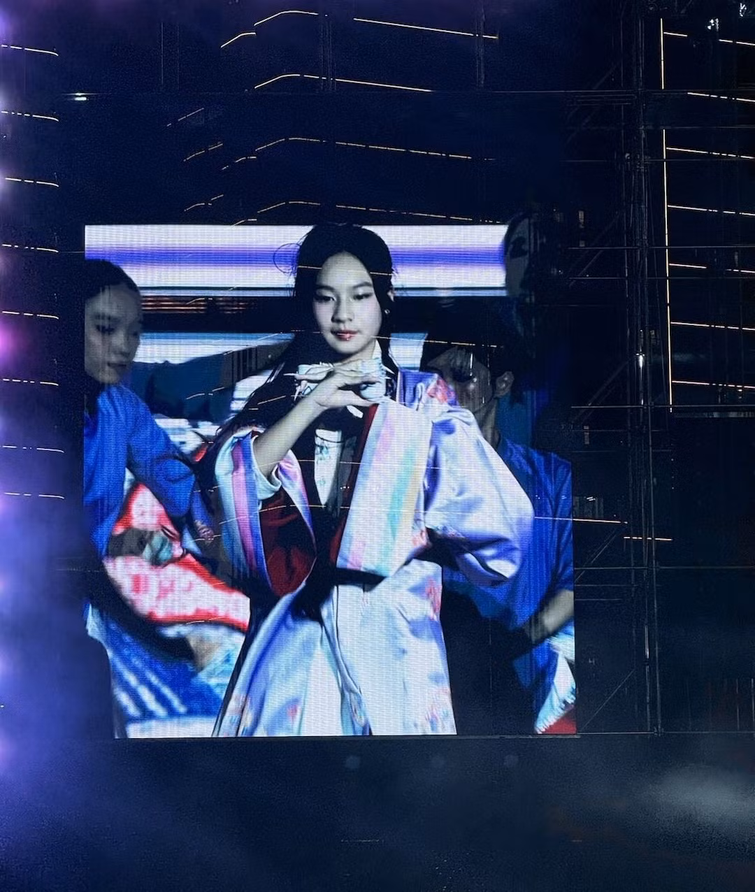 Năm nay, bé Cherry cũng các anh chị em của mình cùng xuất hiện trên những sân khấu âm nhạc hoành tráng để phục vụ khán giả