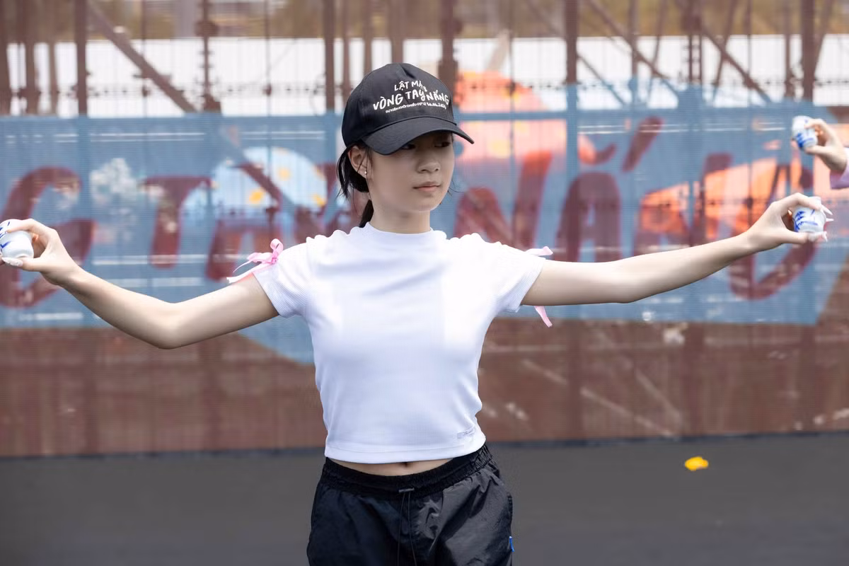 Cô bé chăm chỉ tập luyện để có được màn trình diễn hoàn hảo nhất.