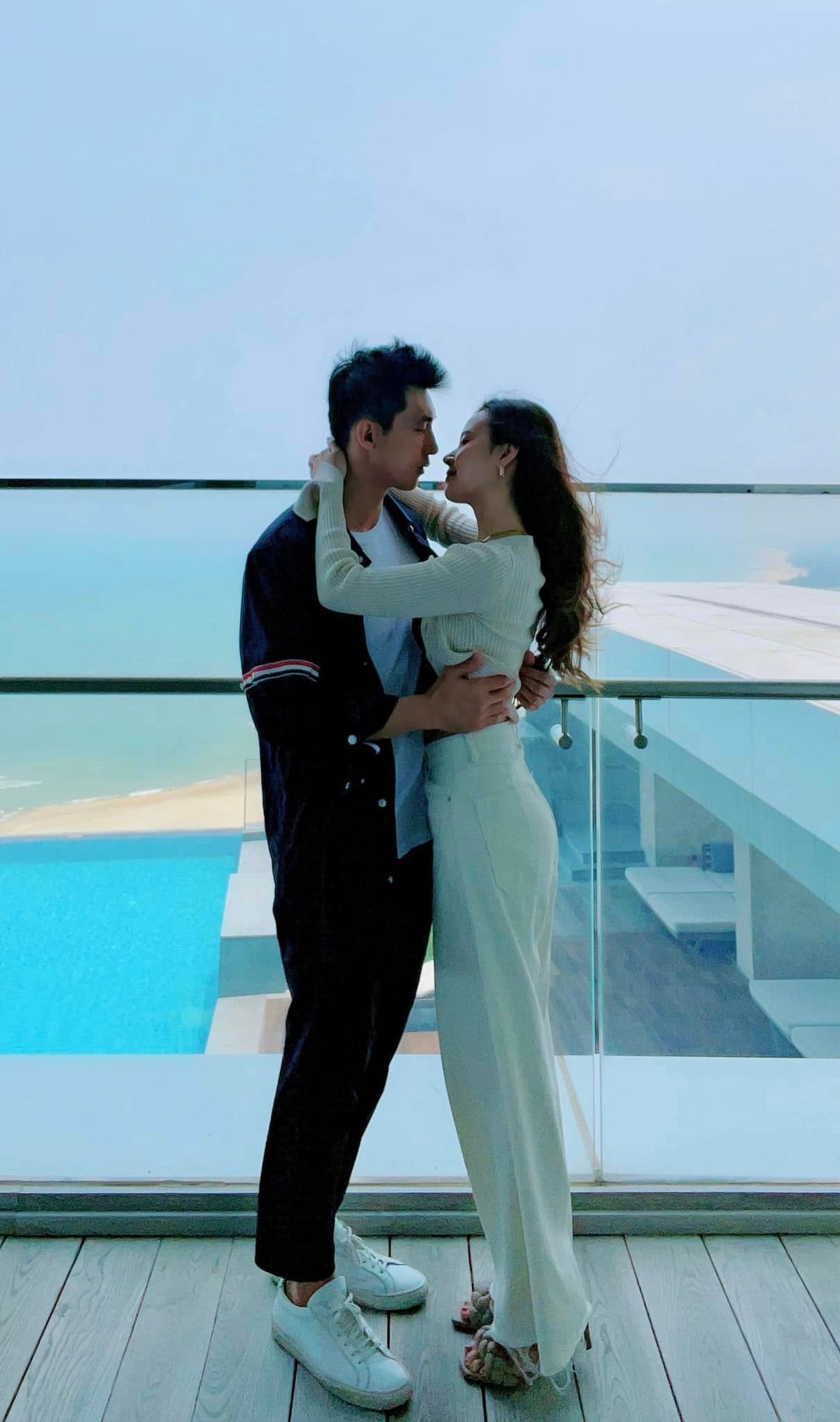 Độ giàu có và chiều vợ của Minh Đạt cũng khiến netizen không khỏi ghen tị.