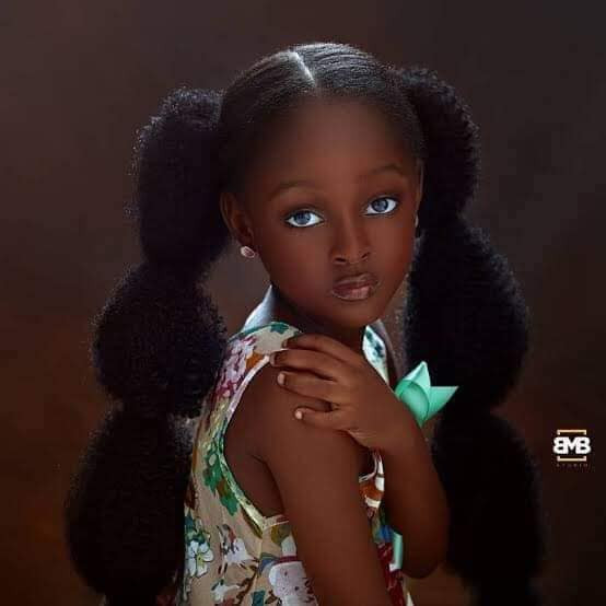 Với vẻ đẹp tự nhiên, làn da nâu mịn màng, mái tóc xoăn bồng bềnh và đôi mắt sâu thẳm, Jare nhanh chóng được mệnh danh là "cô bé đẹp nhất thế giới".