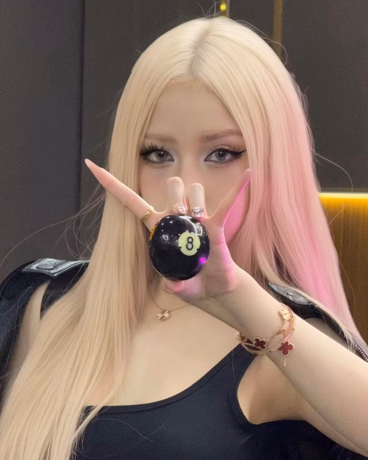 Là một Tiktoker khá có tiếng trên mạng xã hội, "nhất cử nhất động" của cô nàng được mệnh danh "Rosé Việt Nam" Lê Huyền Diệu đều thu hút sự chú ý của netizen. Mới đây cô nàng vừa đăng tải loạt ảnh hóa thân thành nữ cơ thủ đầy cá tính.