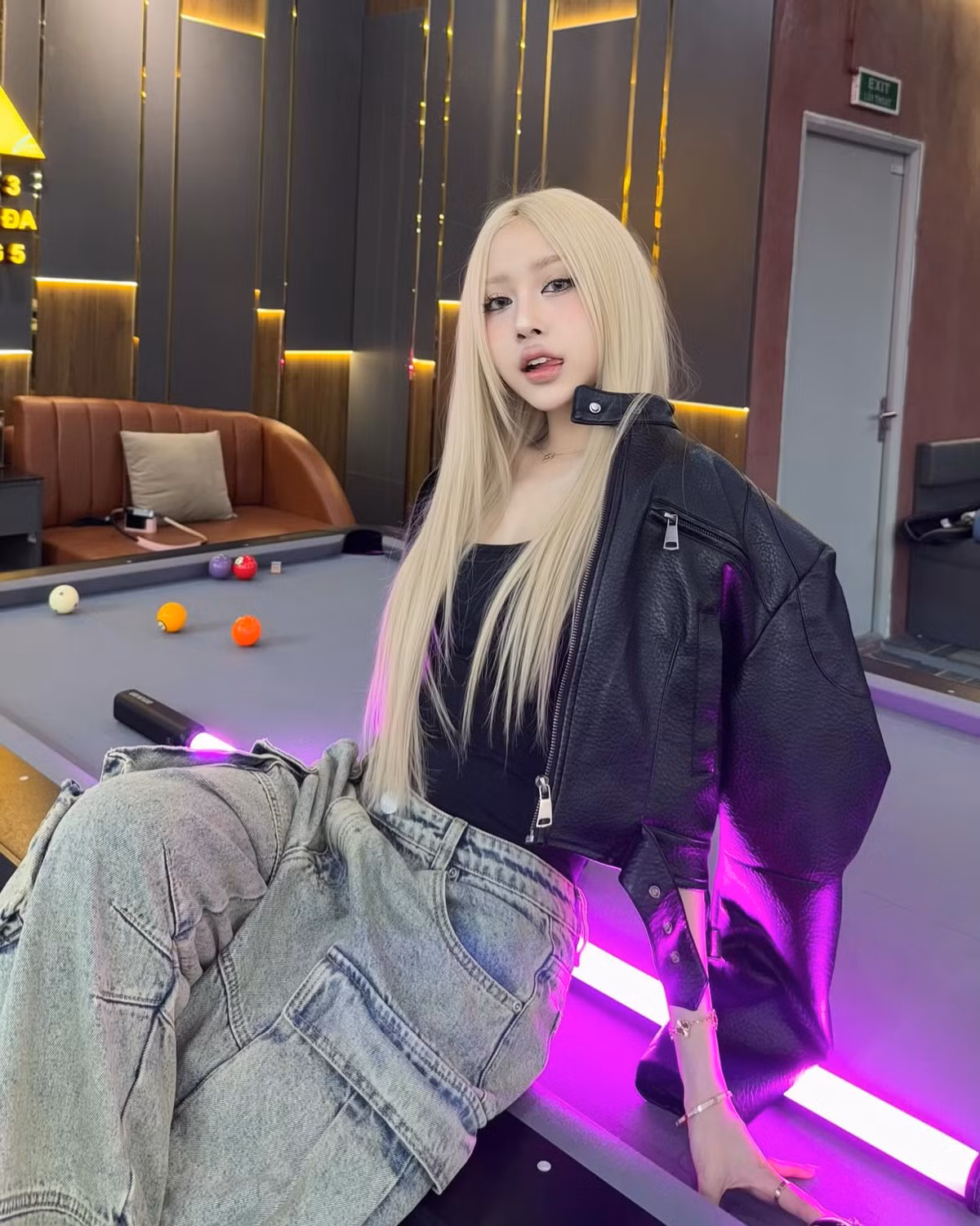 Huyền Diệu được nhận xét sở hữu gương mặt hao hao Rosé (BlackPink). Bức ảnh cô nàng check in tại đêm nhạc Born Pink từng "gây sốt" trên MXH.
