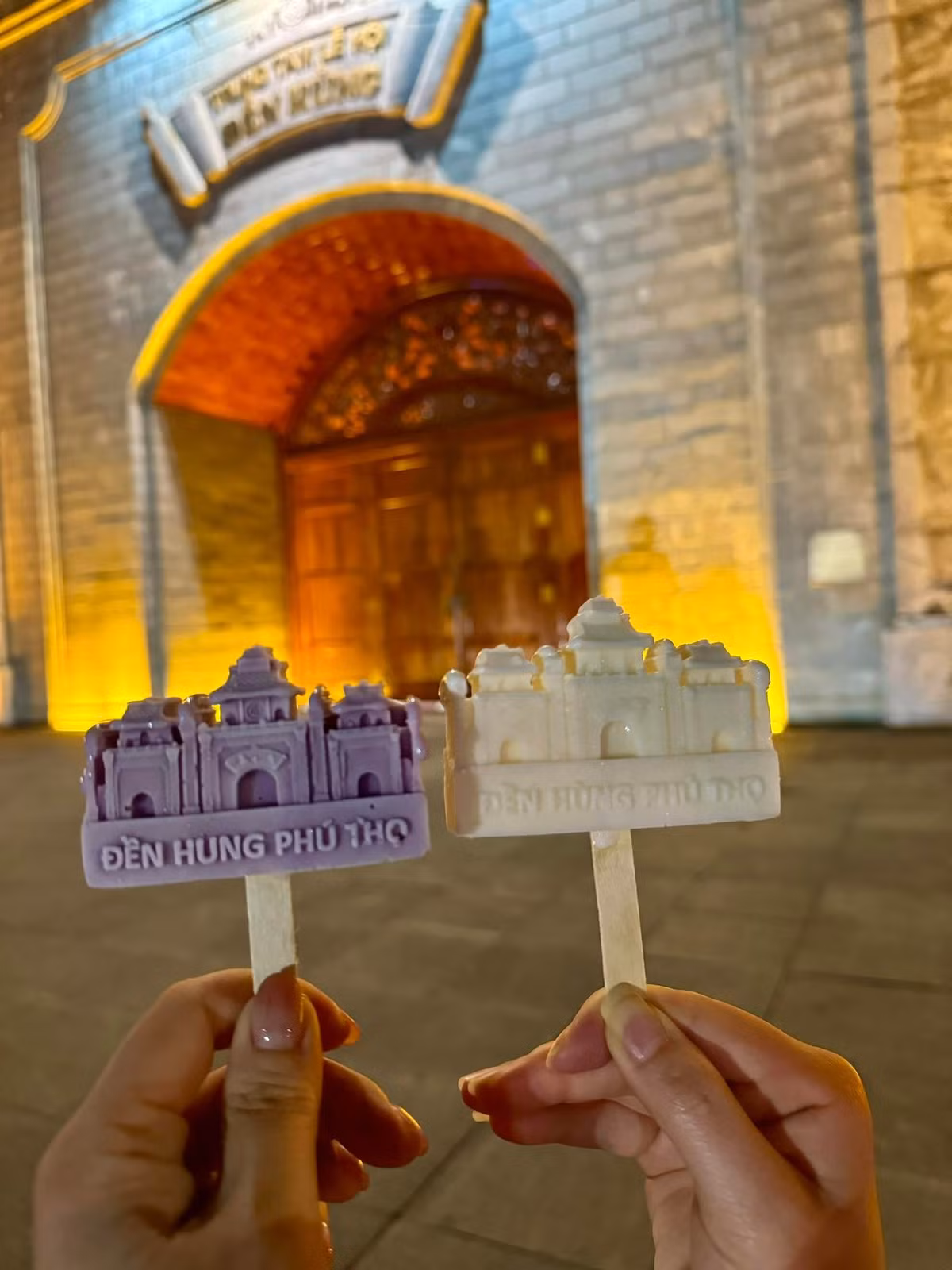 Chính sự độc đáo này đã khiến kem Đền Hùng trở thành "hot trend" được săn đón nhất mùa lễ hội năm nay.