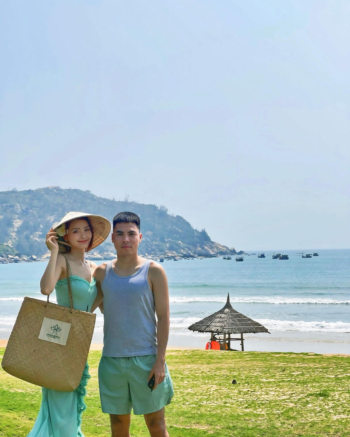 Mới đây trên trang cá nhân, Đức Huy đã chia sẻ những khoảnh khắc hạnh phúc trong chuyến du lịch cùng bạn gái, khiến người hâm mộ không khỏi ngưỡng mộ và chúc phúc.