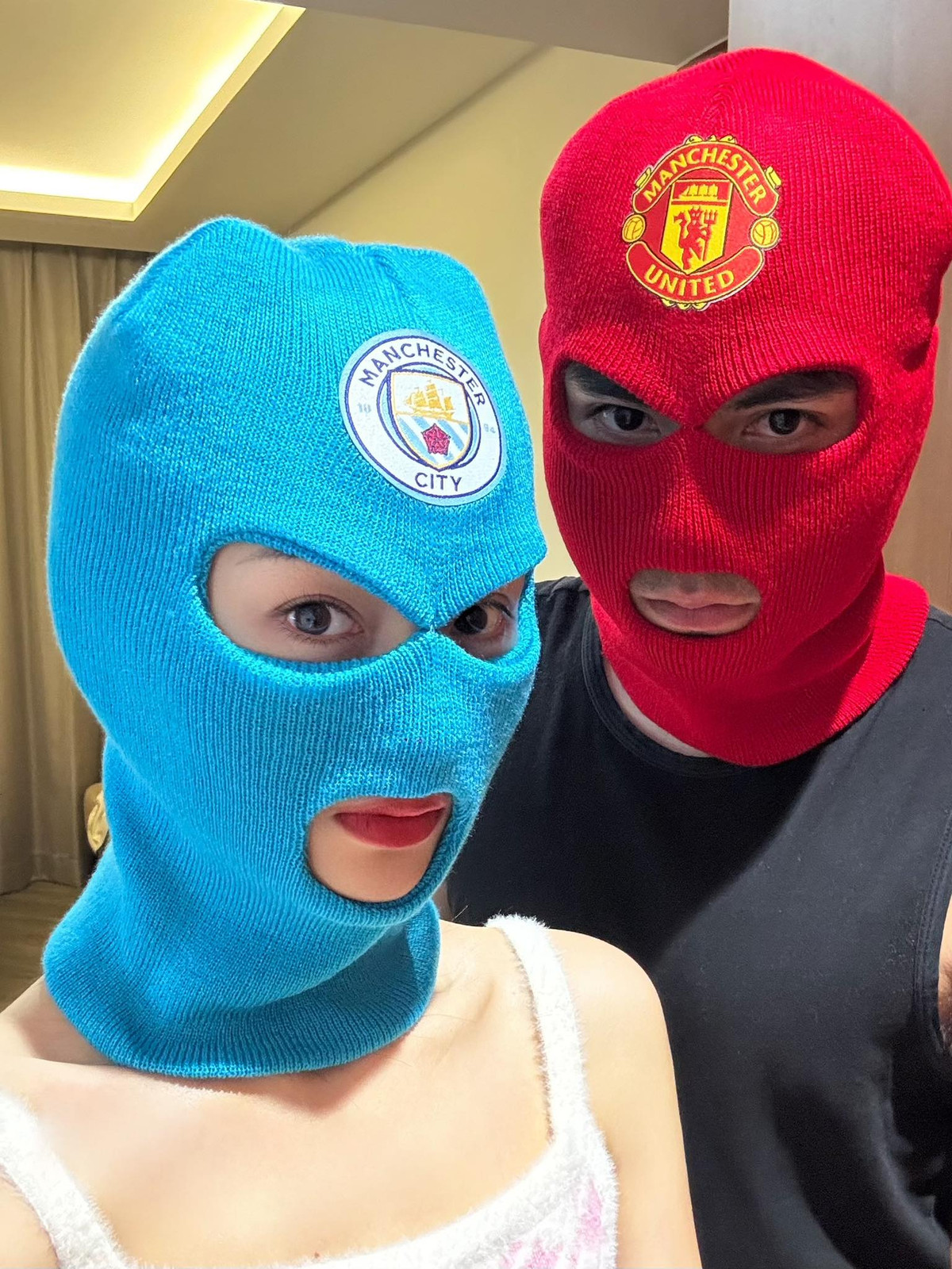 Cả hai được khen đẹp đôi và liên tục được bạn bè giục cưới, cho rằng MC Huyền Trang đang ở độ tuổi đẹp nhất để kết hôn.