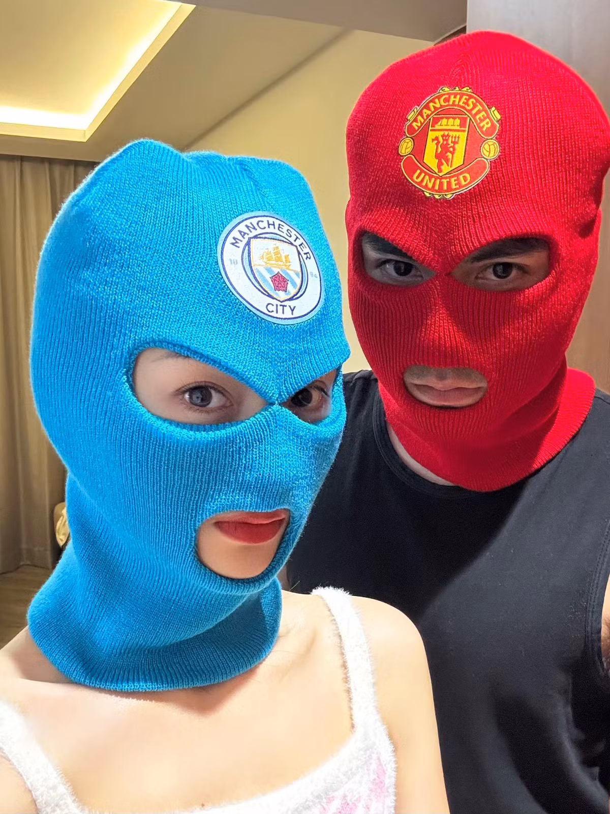 Cả hai được khen đẹp đôi và liên tục được bạn bè giục cưới, cho rằng MC Huyền Trang đang ở độ tuổi đẹp nhất để kết hôn.