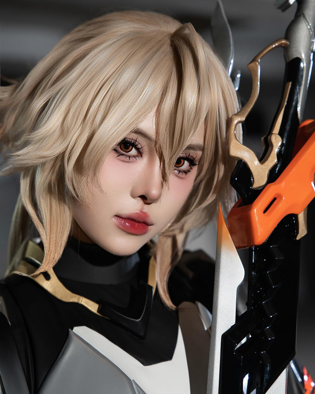 Có thể nói, Ngân Hà không chỉ cosplay đơn thuần mà thực sự sống trong nhân vật, khiến người xem không thể rời mắt dù chỉ một khoảnh khắc.