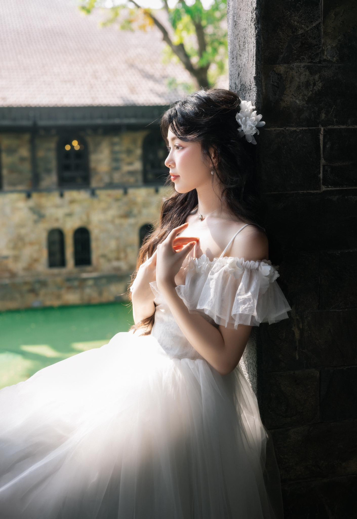 Không dừng lại ở nhan sắc nổi bật, Mai Thảo Linh còn khiến nhiều người ngưỡng mộ bởi thành tích học tập ấn tượng. Cô đang theo học ngành Kinh doanh tại trường Đại học quốc tế RMIT - một ngôi trường đắt đỏ được mệnh danh là trường "quý tộc" tại TP Hồ Chí Minh.