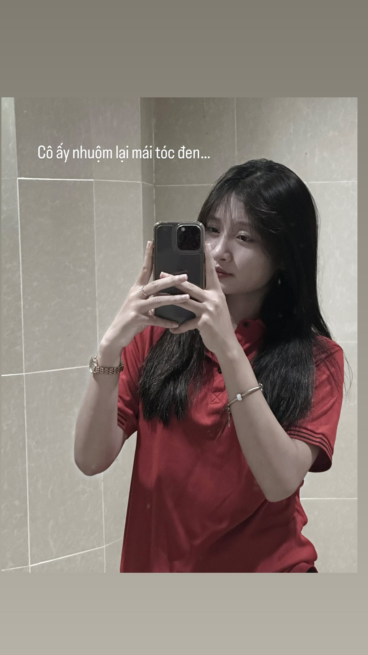 Trên trang cá nhân, cô nàng thường đăng tải những khoảnh khắc đời thường cũng như những giây phút tập luyện cùng đồng đội.