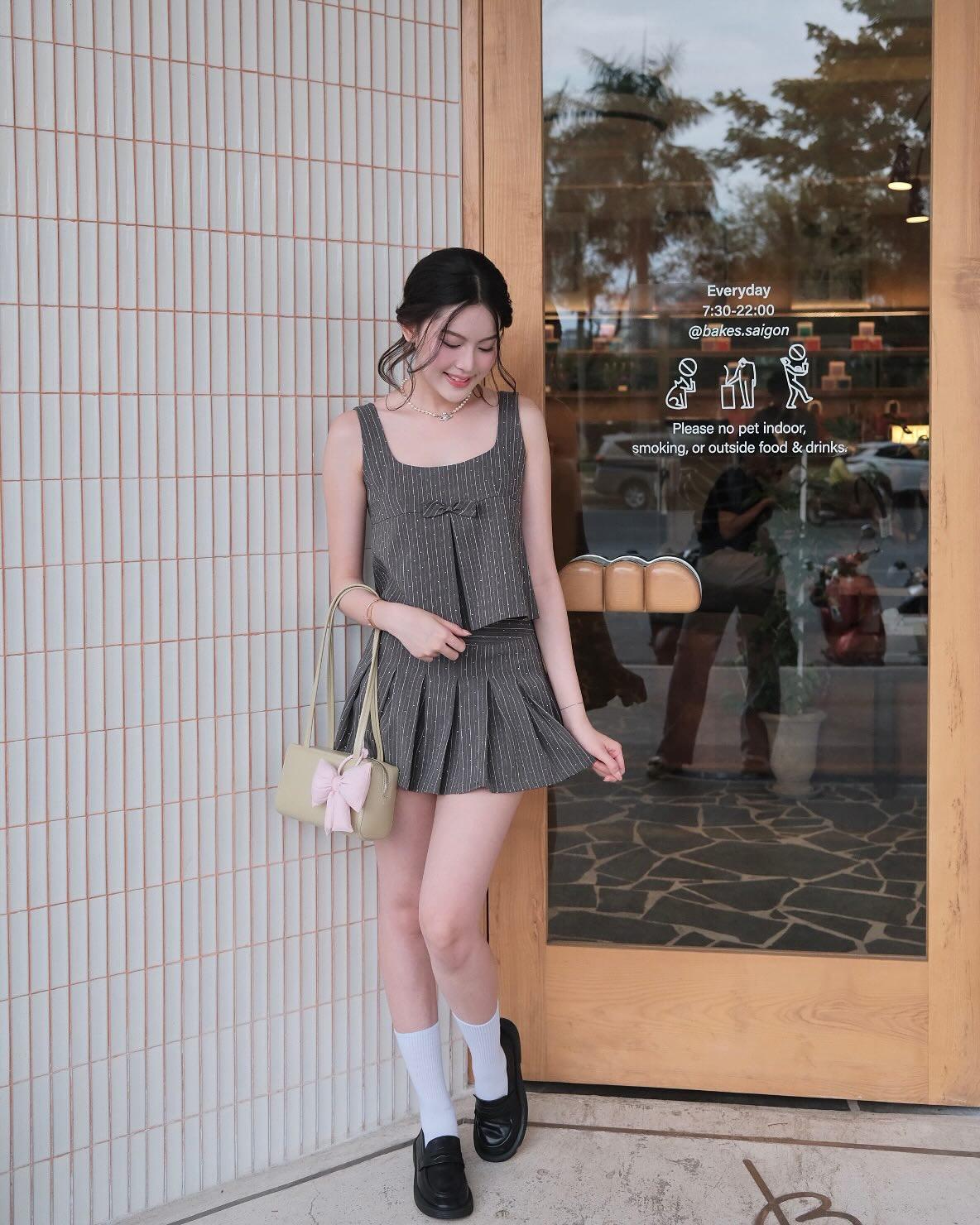 Gu thời trang "bánh bèo" sành điệu, đúng chất tiểu thư nhà giàu trước nay luôn được Mỹ Hàn yêu thích.